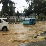 Hujan Kurang Sejam, Sejumlah Lokasi di Kendari Banjir Hujan Kurang Sejam, Sejumlah Lokasi di Kendari Banjir
