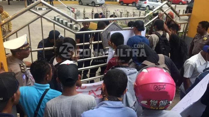 Demo di Kemenag, Massa Aksi Tuding Kakanwil Korupsi dan Berselingkuh