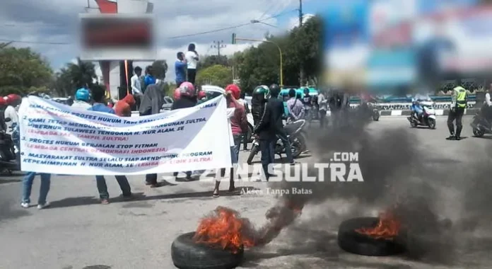 dukung_nuralam Puluhan Massa Gelar Aksi Damai Ajak Masyarakat Doakan Nur Alam Lolos dari Jeratan Hukum