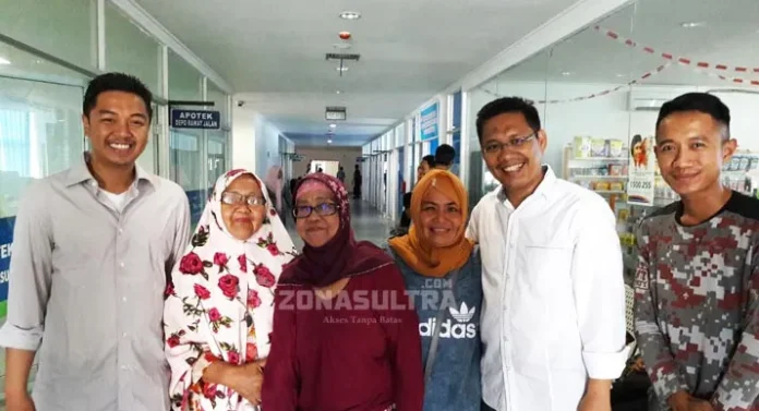 Periksa Kesehatan, ADP-SUL Foto Bareng Pengunjung RS Bahteramas