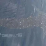 Wow Hiu Paus Tampakan Diri di Perairan Laut Labengki. IKAN HIU PAUS-Nampak terlihat Ikan hiu paus menampakkan diri dipermukaan air laut sekitar pulau baulu atau tepatnya di belakang pulau labengki. saat camat lasolo, Ram Asyur Supu, bersama empat orang rekanya hendak memancing ikan di tempat tersebut. Kejadian tersebut diabadikan melalui foto handphone. (Jefri/ZONASULTRA.COM).