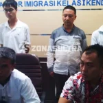 “Langgar Aturan Keimigrasian, Imigrasi Tahan 3 WNA Asal Tiongkok "Langgar Aturan Keimigrasian, Imigrasi Tahan 3 WNA Asal Tiongkok