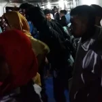 Kapal Raha- Kendari Membludak, Penumpang Rela Melantai