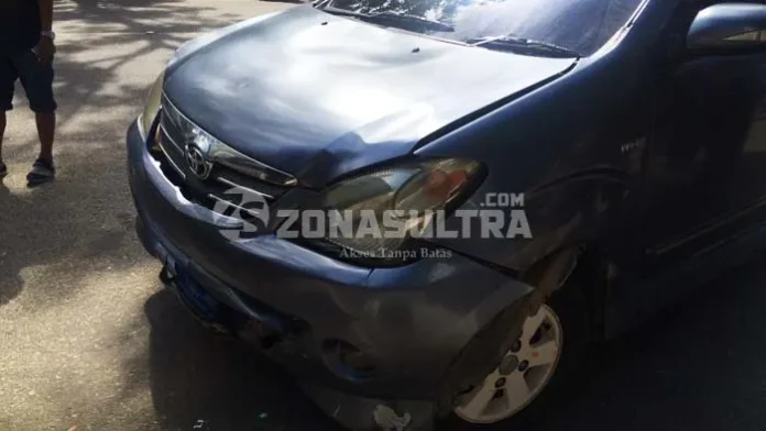 Seorang Ibu Terhempas Sejauh Dua Meter Usai Ditabrak Mobil