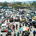 Dihadiri Ribuan Pendukung Kendaraan Simpatisan Rasak – Haris Kesulitan Keluar dari Pelataran Eks MTQ Dihadiri Ribuan Pendukung Kendaraan Simpatisan Rasak - Haris Kesulitan Keluar dari Pelataran Eks MTQ