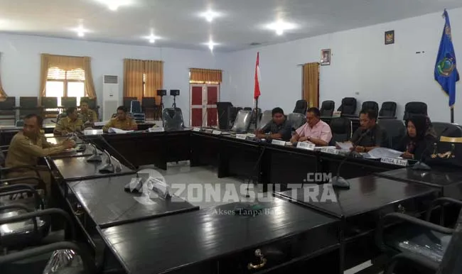 konkep Komisi III DPRD saat melakukan Rapat Dengar Pendapat (RDP) bersama Dinas kesehatan (Dinkes) dan Rumah Sakit Umum Daerah (RSUD) Kabupaten Konawe Kepulauan (Konkep). (Abdul Arjab/ZONASULTRA.COM)