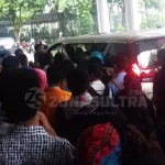 Demi Bersalaman dengan Hary Tanoesodibjo, Mahasiswa UHO Rela Berdesakan Demi Bersalaman dengan Hary Tanoesodibjo, Mahasiswa UHO Rela Berdesakan