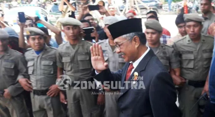 Usai Melantik, Nur Alam Lambaikan Tangan ke Media