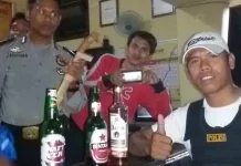 Enam Orang Kepergok Petugas Saat Konsumsi Miras Dalam Mobil Enam Orang Kepergok Petugas Saat Komsumsi Miras Dalam Mobil