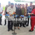 Bupati Koltim Resmikan Pengoperasian SPBU Tirawuta SPBU TIRAWUTA - Bupati Kolaka Timur (Koltim) Sulawesi Tenggara (Sultra), Tony Herbiansyah, hari ini, Rabu (7/9/2016) meresmikan pengoperasian Stasiun Pengisian Bahan Bakar Umum (SPBU) yang terletak di Desa Lalingato, Kecamatan Tirawuta. (JASPIN/ZONASULTRA.COM)