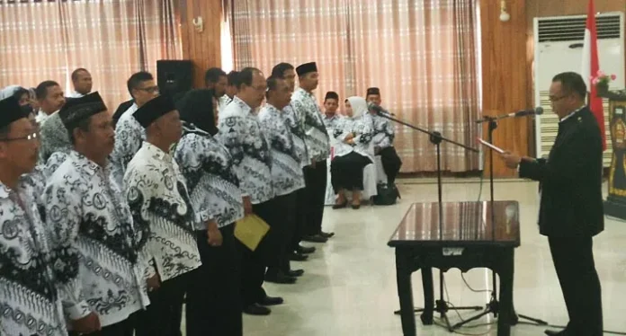 10 Pengurus Cabang PGRI se-Kota Kendari Masa Bakti 2016-2021 Dilantik