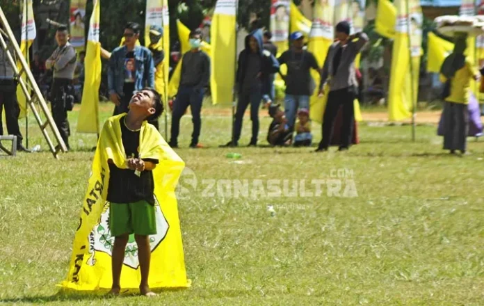 FOTO : Kegiatan Salah Satu Partai Politik Yang Melibatkan Masyarakat
