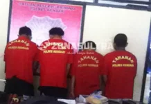 Polisi Tangkap Empat Pelaku Pencurian dengan Modus Ban Kempis Polisi Tangkap Empat Pelaku Pencurian dengan Modus Ban Kempis