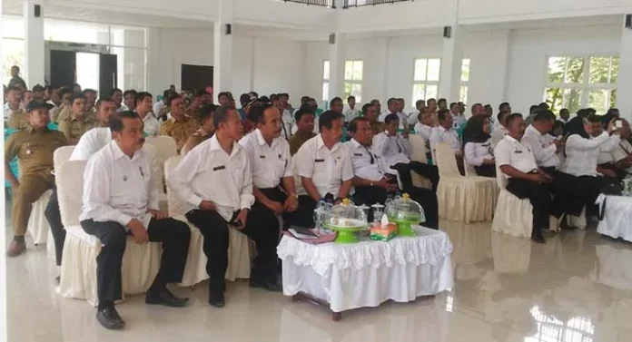 rakor_kades_bombana Baru Delapan Desa di Bombana Capaian Realisasi Dana Desa 70 Persen