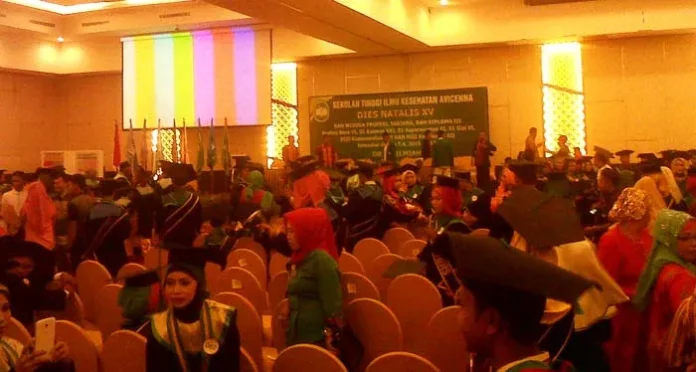 STIK Avicenna Kendari Wisuda 167 Mahasiswa