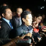 Nur Alam Dicecar 20 Pertanyaan Oleh Penyidik KPK Kuasa Hukum Gubernur Sulawesi Tenggara (Sultra) Nur Alam, Ahmad Rifai saat memberikan keterangan usai mendampingi pemeriksaan tersangka Nur Alam di kantornya jalan HR. Rasuna Said Kuningan, Jakarta, Senin malam (23/10/2016). (RIZKI ARIFIANI/ZONASULTRA.COM)