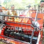 Kadis Pertanian Koltim Ingatkan Kelompok Tani Gunakan Bantuan Alsintan Sesuai Peruntukkannya kadis-pertanian-koltim-ingatkan-kelompok-tani-gunakan-bantuan-alsintan-sesuai-peruntukkannya