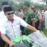 Pengundian Nomor Urut, Paslon Rahmat Naik Motor ke kantor KPU paslon-rahmat-naik-motor-ke-kantor-kpu