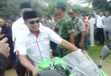 Pengundian Nomor Urut, Paslon Rahmat Naik Motor ke kantor KPU paslon-rahmat-naik-motor-ke-kantor-kpu