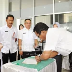 Pemkab Bombana Terapkan Sistem Kontrak Massal penandatanganan-sistem-kontrak-masal-oleh-kadis-dikpora-bombana-abd-rauf-abidin