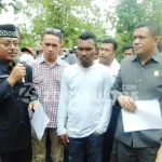 Penjabat Bupati Diminta Netral di Pilkada Mubar penjabat-bupati-muna-barat-rony-yakob-l-dan-ketua-dewan-perwakilan-masyarakat-daerah