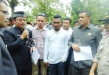 Penjabat Bupati Diminta Netral di Pilkada Mubar penjabat-bupati-muna-barat-rony-yakob-l-dan-ketua-dewan-perwakilan-masyarakat-daerah