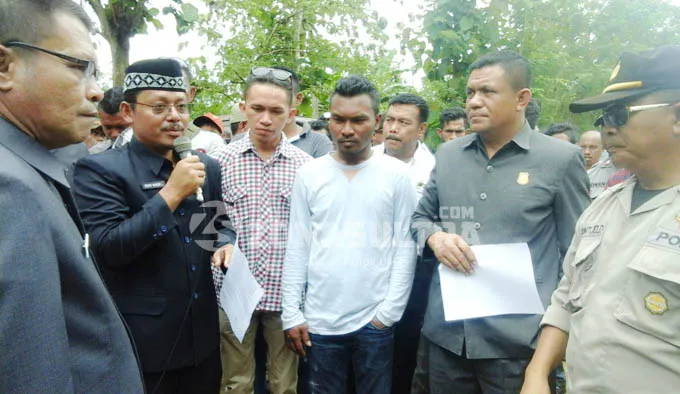 penjabat-bupati-muna-barat-rony-yakob-l-dan-ketua-dewan-perwakilan-masyarakat-daerah penjabat-bupati-muna-barat-rony-yakob-l-dan-ketua-dewan-perwakilan-masyarakat-daerah