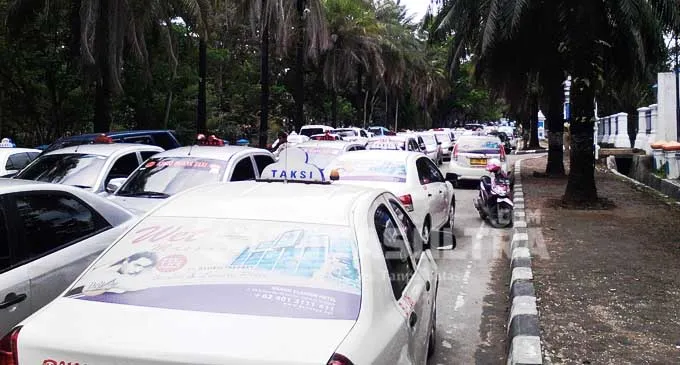 sopir-angkot-kendari-mogok-ini-penyebabnya sopir-angkot-kendari-mogok-ini-penyebabnya