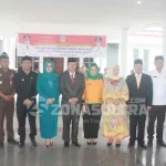 Syarif Sajang: Jabatan Sekda Murni Hasil Seleksi Bupati Konsel Surunuddin Dangga, Wakil Bupati Arsalim Arifin, Ketua DPRD Konsel Irham Kalengga, dan unsur Muspida saat berpose Sekretaris Daerah (Sekda) baru Konsel, Syarif Sajang di aula Rumah Jabatan (Rujab) Bupati setempat usai pelantikan Sekda digelar, Kamis (13/10/2016). (IRFAN MUALIM/ZONASULTRA.COM)