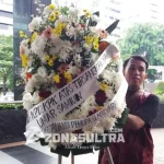 Kelompok Pemuda Buton Beri Karangan Bunga KPK Atas Penetapan Tersangka Umar Samiun Kelompok Pemuda Buton Beri Karangan Bunga KPK Atas Penetapan Tersangka Umar Samiun