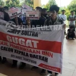 Desak Hasil Tes Narkoba 7 Daerah Pilkada Dibuka, Mahasiswa Segel Kantor KPU Sultra