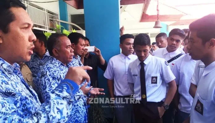 Uang Saku 10 Bulan Tak Dibayarkan, Siswa SKO Demo Kadis Dibud Sultra