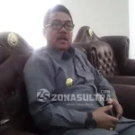 Effendi Kalimuddin Buka Seminar Pelestarian Kebudayaan Buton Nampak Pelaksana Tugas (PLT) Kabupaten Buton Effendi Kalimuddin SH, saat ditemui ruang kerjanya. (Nanang/Zonasultra.com)
