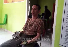 Panwaslu Buton Rekomendasikan KPUD Buka Kembali Satu Jam Pendaftaran Paslon Hamin-Farid Nampak Ketua Panitia Pengawas Pemilu (Panwaslu) Kabupaten Buton La Saluru, saat ditemui ruang kerjanya. (Nanang/Zonasultra.com)