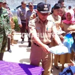 Pemda Koltim Berikan Bantuan Kepada Warga Korban Puting Beliung Pemda Koltim Berikan Bantuan Kepada Warga Korban Puting Beliung