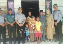 Dengan Linangan Air Mata, Warga Ini Tak Percaya ‘Dihadiahi’ Rumah Dari Polres Konawe Dengan Linangan Air Mata, Warga Ini Tak Percaya 'Dihadiahi' Rumah Dari Polres Konawe
