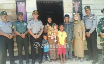 Dengan Linangan Air Mata, Warga Ini Tak Percaya ‘Dihadiahi’ Rumah Dari Polres Konawe Dengan Linangan Air Mata, Warga Ini Tak Percaya 'Dihadiahi' Rumah Dari Polres Konawe
