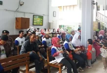 Jelang Sidang Praperadilan, Massa Nur Alam Padati Pengadilan Negeri Jakarta Selatan Jelang Sidang Praperadilan, Massa Nur Alam Padati Pengadilan Negeri Jakarta Selatan