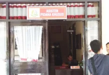 Dua Orang Pejabat Pemerintahan Kabupaten Bombana Diperiksa Kejati Terkait Kasus PT. PLM Dua Orang Pejabat Pemerintahan Kabupaten Bombana Diperiksa Kejati Terkait Kasus PT. PLM