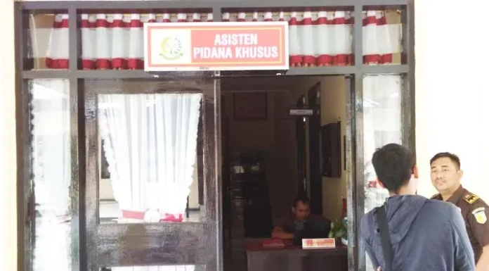 Dua Orang Pejabat Pemerintahan Kabupaten Bombana Diperiksa Kejati Terkait Kasus PT. PLM