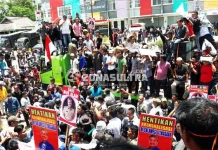 Kery Pimpin Massa Save Nur Alam Kirim Aspirasi Dukungan ke PN Jaksel dan MA Kery Pimpin Massa Save Nur Alam Kirim Aspirasi Dukungan ke PN Jaksel dan MA