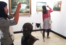 Lampu “Kerlap-Kerlip” Pameran Seni Rupa di Taman Budaya Terganggu Listrik "Kerlap-Kerlip" Pameran Seni Rupa di Taman Budaya Terganggu