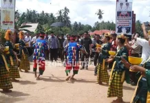 Kunjungan Deputi Advokasi BKKBN RI ke Kampung KB di Konut Disambut Tarian Mondotambe Kunjungan Deputi Advokasi BKKBN RI ke Kampung KB di Konut Disambut Tarian Mondotambe