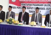 KPU Resmi Tetapkan Umar-Bakry Calon Tunggal di Pilkada Buton Penetapan Paslon Umar - Bakry