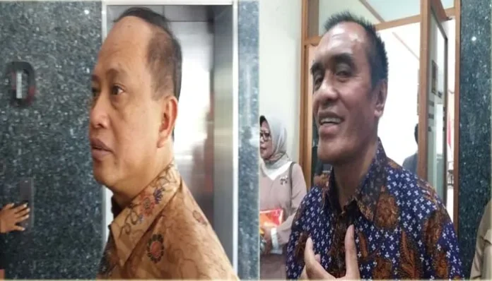 Menteri Riset dan Pendidikan Tinggi (Menristekdikti) Muhammad Nasir (sebelah kiri) melakukan pertemuan dengan pimpinan Ombudsman Republik Indonesia (ORI) Wakil Ketua ORI Lely Pelitasari Soebekty (tengah) dan Laode Ida (sebelah kanan) Rabu (2/11/2016). (Rizki Arifiani/ZONASULTRA.COM)