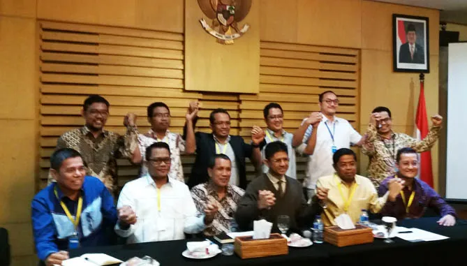 rapat_koordinasi_kpk Komisi Pemberantasan Korupsi (KPK) bersama 10 perwakilan Partai Politik (Parpol) melakukan rapat koordinasi terkait hasil kajian KPK tentang pendanaan Parpol di Gedung KPK yang berada Jl. HR Rasuna Said, Kuningan, Jakarta Selatan, Senin (21/11/2016). Dalam rapat ini disepakati setengah pendanaan partai ditanggung APBN.(Rizki Arifiani/ZONASULTRA.COM)