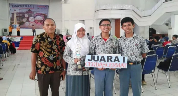 SMAN 4 Kendari Juarai LCT Gravitasi UHO 2016