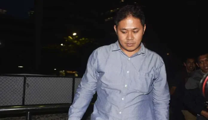 8 Jam Diperiksa KPK, Ajudan Umar Samiun Pilih Bungkam