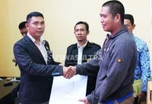 KPU Bombana Serahkan APK Kedua Paslon Bupati Bombana KPU Bombana Serahkan APK Kedua Paslon Bupati Bombana