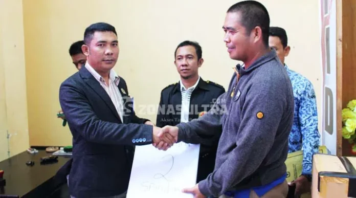 KPU Bombana Serahkan APK Kedua Paslon Bupati Bombana